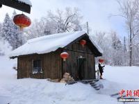 霧凇林海裝點高山雪原美景 