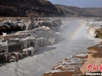 黃河壺口瀑布現(xiàn)流凌封河景觀