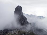  梵凈山景區(qū)因雨雪凝凍形成“山石云瀑”