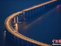  夜瞰港珠澳大橋