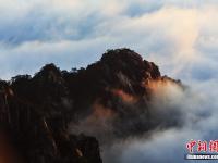  安徽黃山現(xiàn)壯美日出