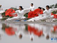 河北邢臺(tái)：太極扇進(jìn)校園
