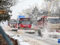 長春：萬余名環(huán)衛(wèi)工人清雪保出行
