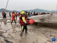 浙江象山：擱淺鯨成功脫困
