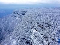 銀裝素裹瓦屋山
