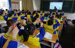洞口縣文昌街道第二小學開展數學教研活動