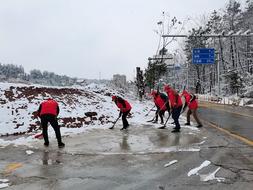 北塔超限檢測站開展掃雪除冰志愿活動