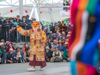 西藏：布达拉宫脚下赏藏戏
