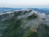 夏日長(zhǎng)城美如畫
