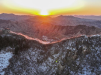 長城雪景如畫
