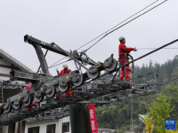 湖南張家界：索道高空應(yīng)急救援演練
