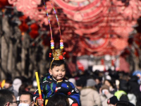 春日逛廟會(huì)
