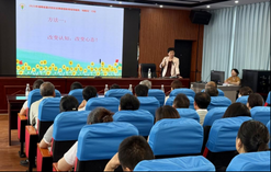 以心育心！邵東市城區(qū)四中“向陽花”講座解鎖孩子幸福力密碼