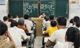 隆回縣城西學(xué)校召開九年級志愿填報家長會