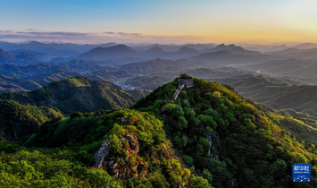 初夏長(zhǎng)城美如畫(huà)