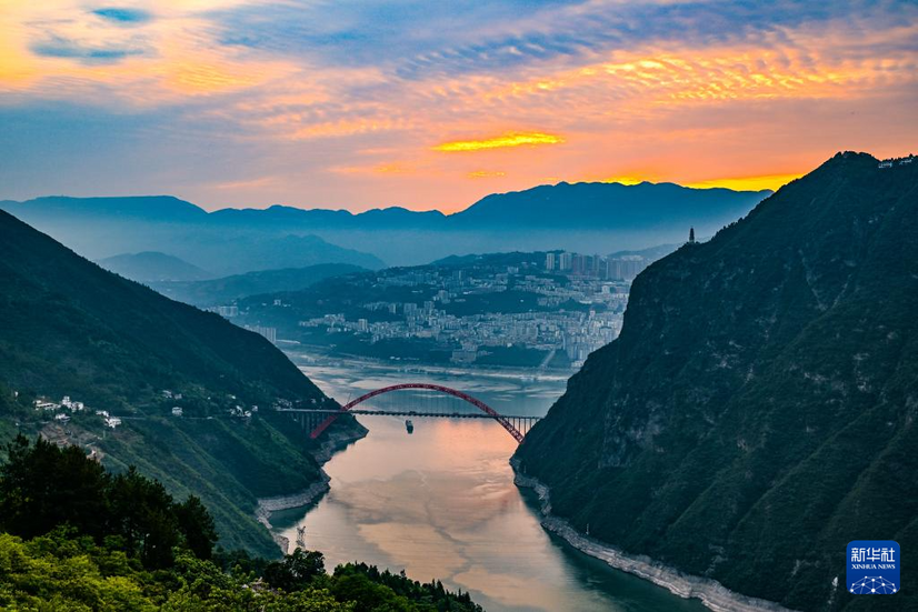 長(zhǎng)江巫峽壯美如畫(huà)

