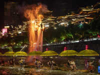 湖北宣恩：一河夜色起 精彩夏日游

