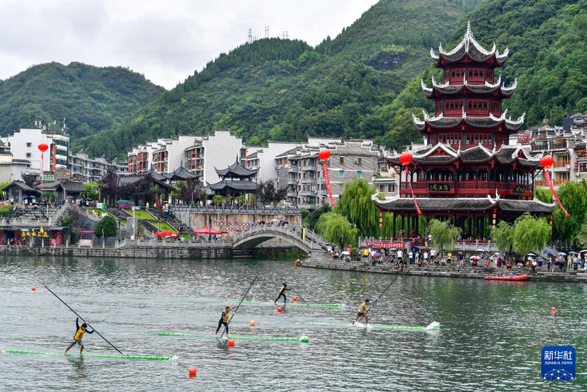 “一葦渡江”賽古城
