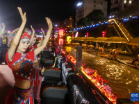 湖北宣恩：一河夜色起 精彩夏日游
