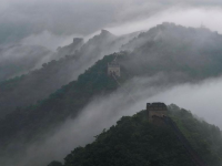 云霧長城 蔚為壯觀
