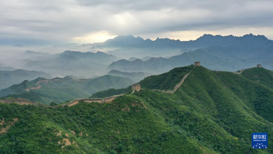 司馬臺長城晨景

